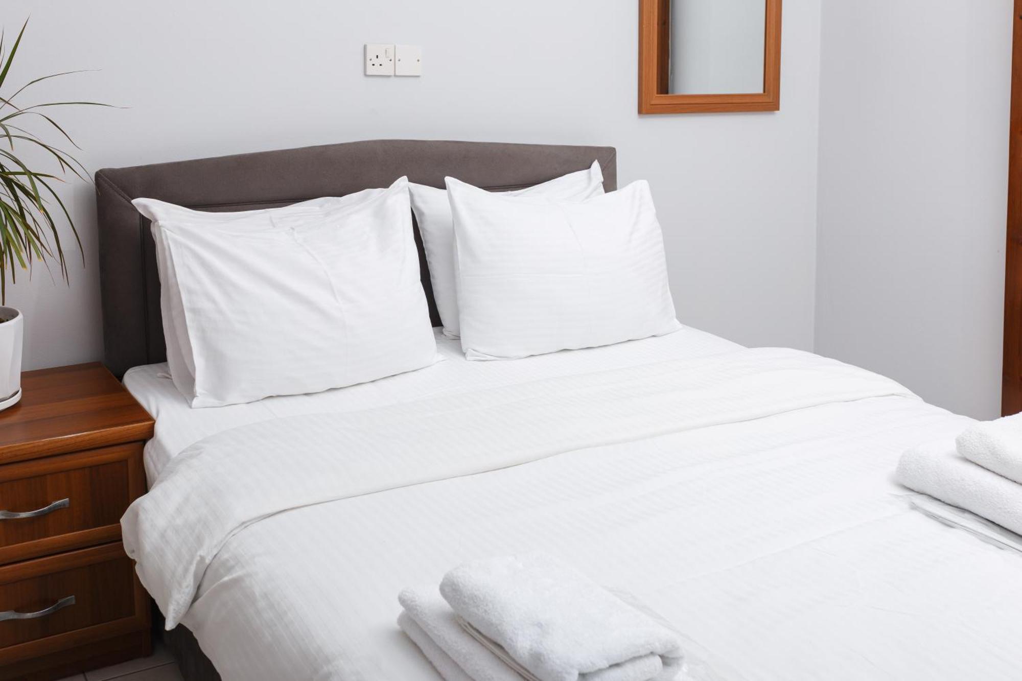 Homelike Guest House كيرينيا المظهر الخارجي الصورة