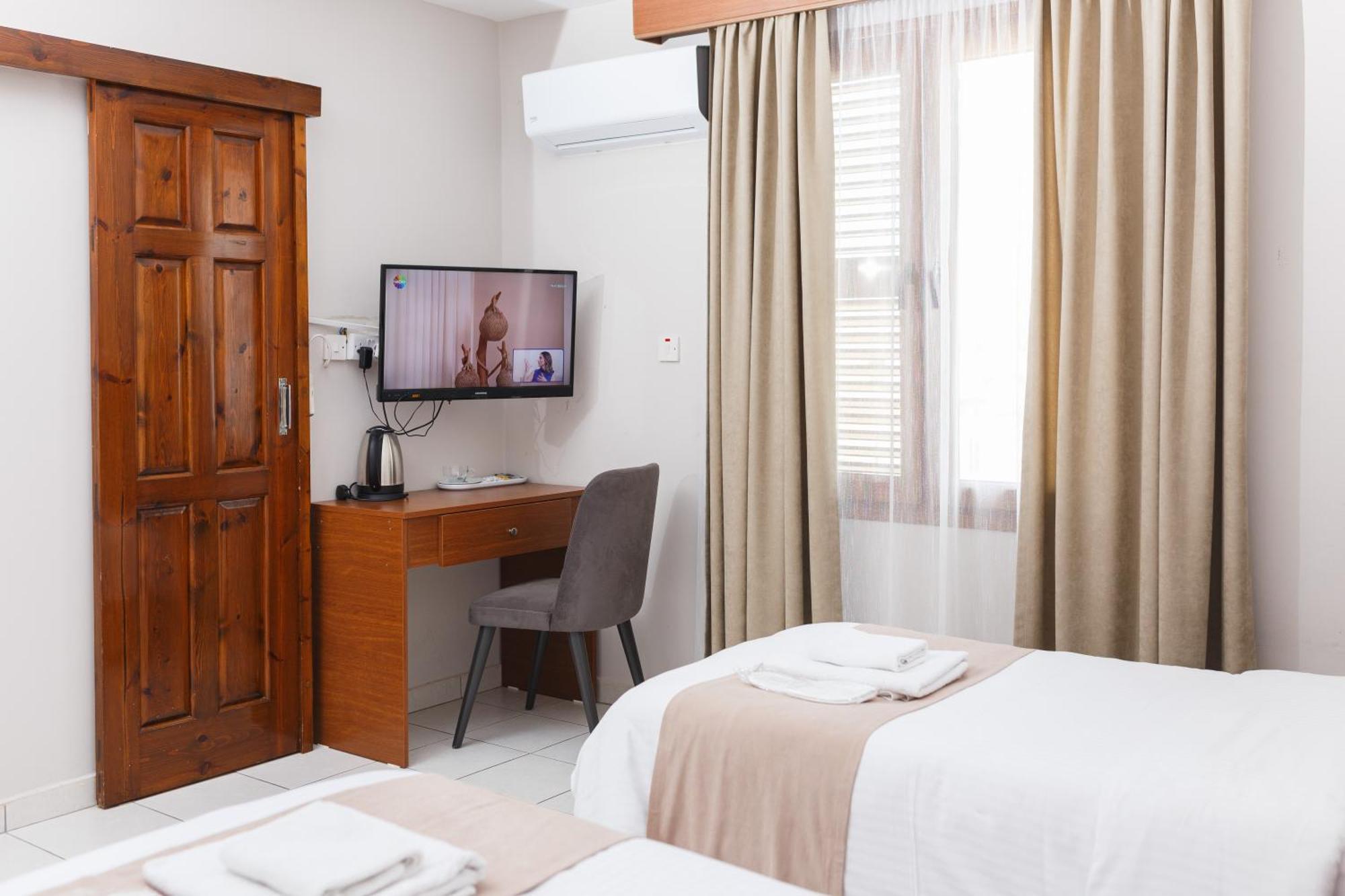 Homelike Guest House كيرينيا المظهر الخارجي الصورة