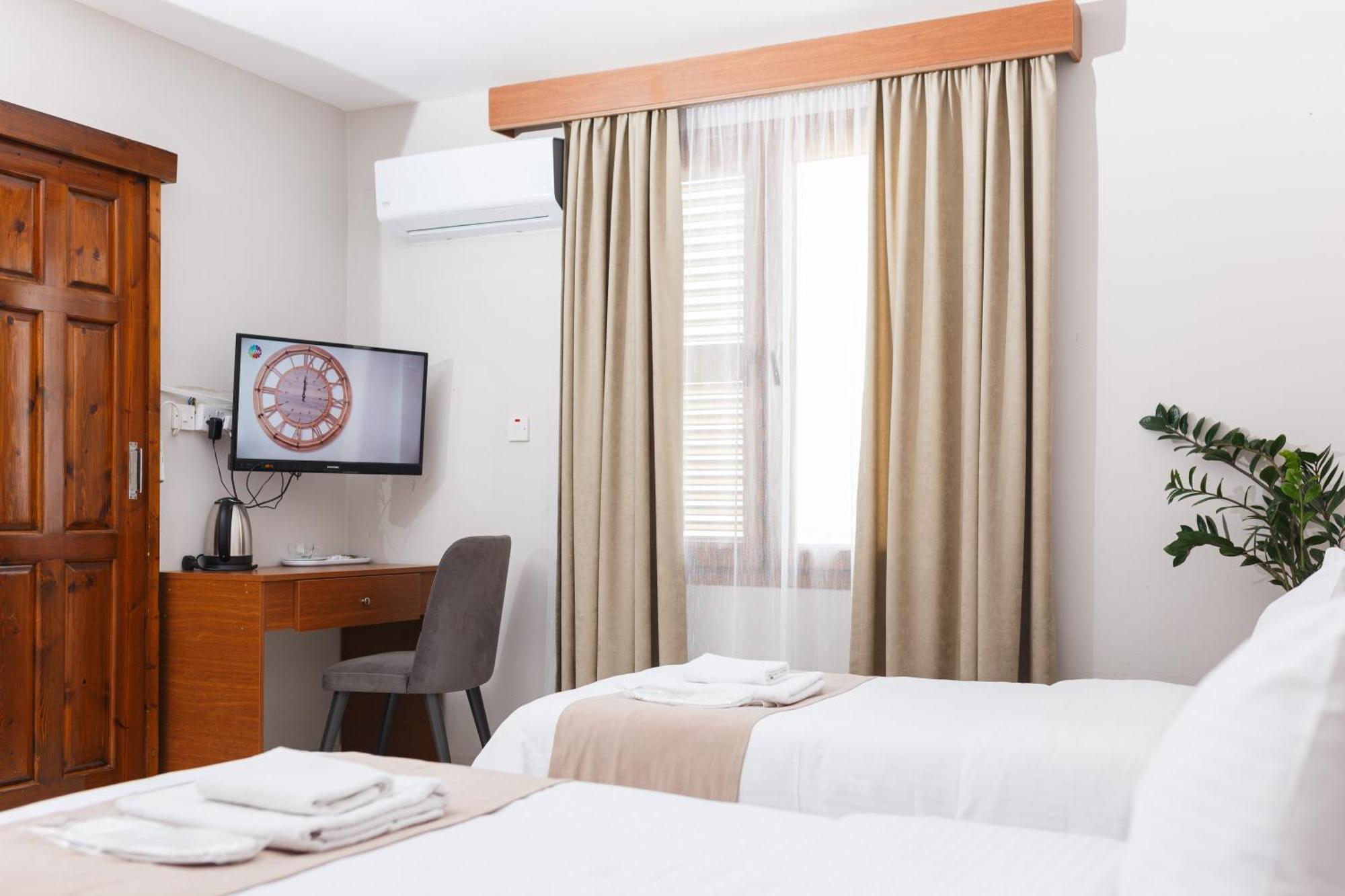 Homelike Guest House كيرينيا المظهر الخارجي الصورة