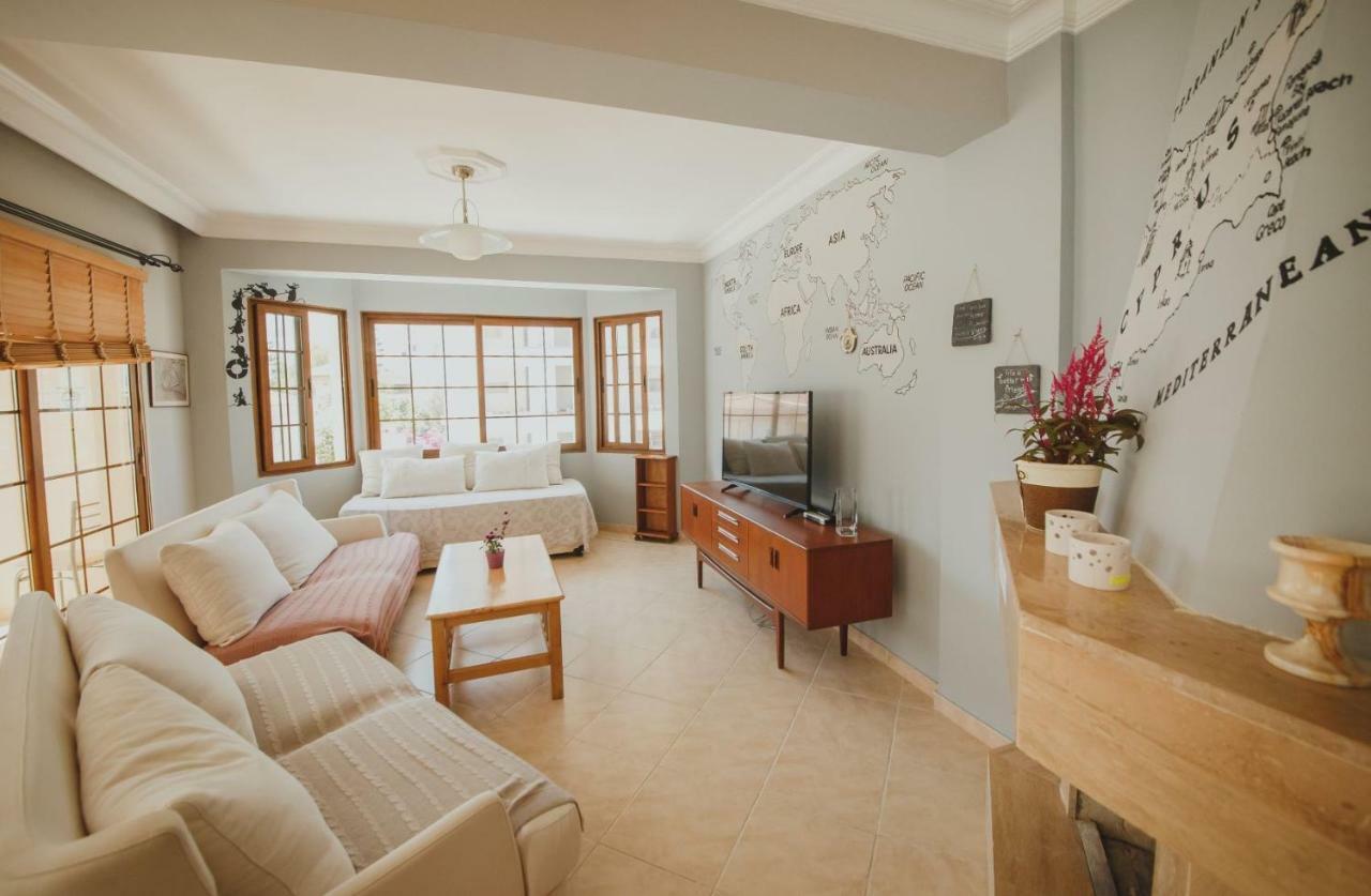 Homelike Guest House كيرينيا المظهر الخارجي الصورة